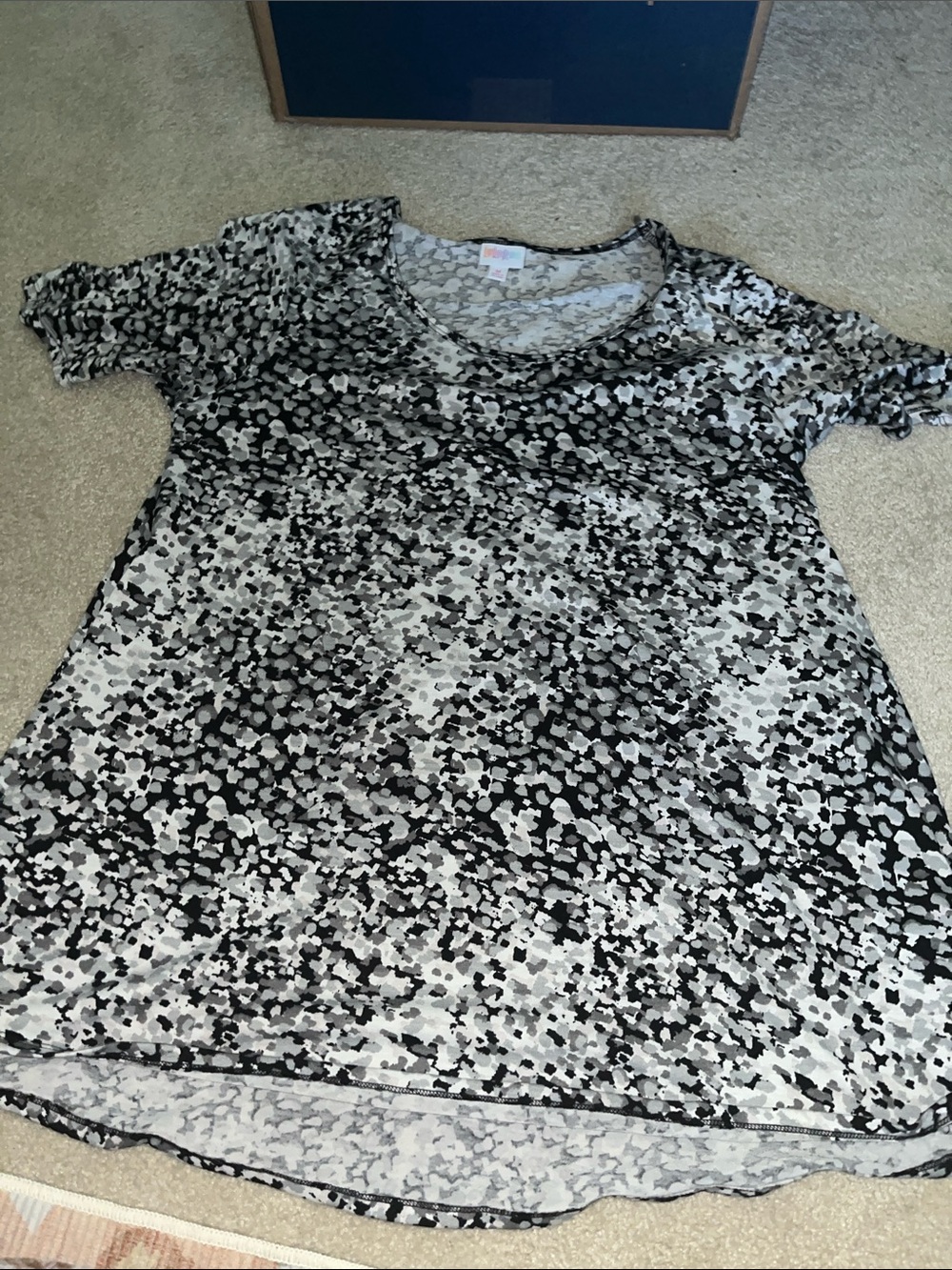 LuLaRoe Black & White Speckled Scoop Neck Tunic